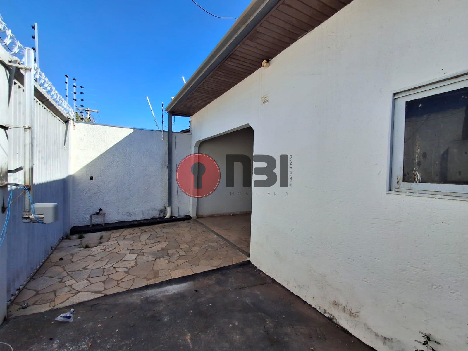 Casa com 3 quartos para aluguel, 260m² — foto 3 de 33