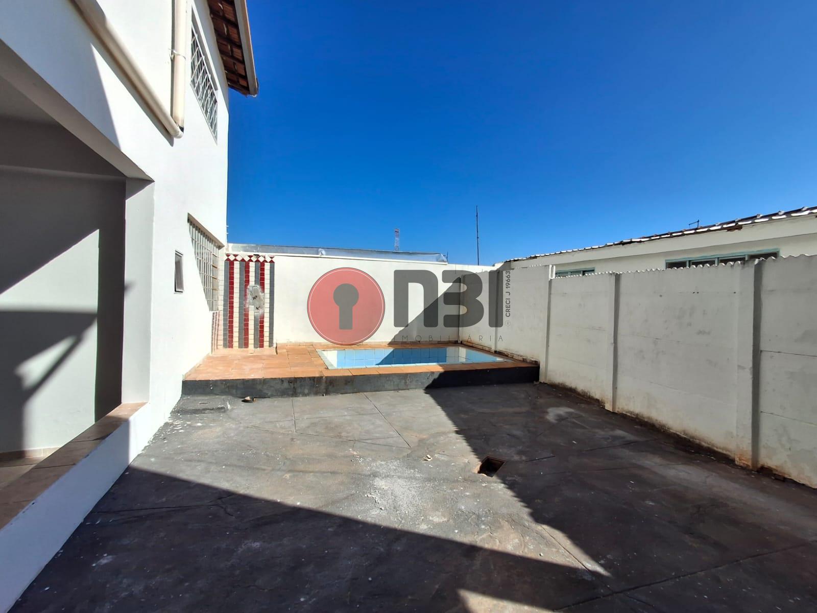 Casa com 3 quartos para aluguel, 260m² — foto 18 de 33