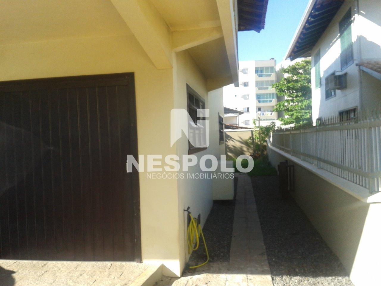 Casa para alugar com 2 quartos, 325m² - Foto 2