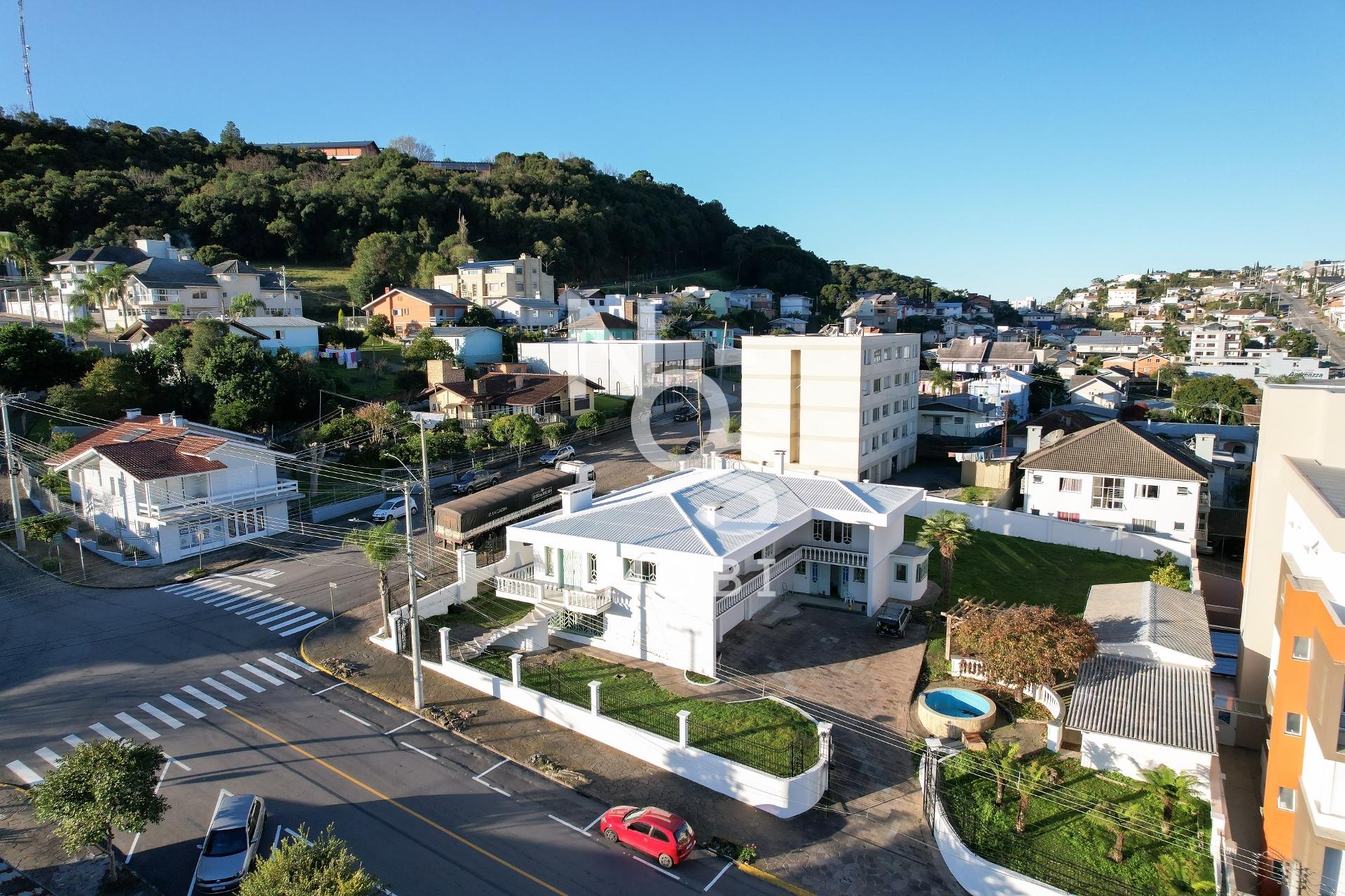 Casa em ?rea Central com 700m2 e 1600m2 de Terreno em Flores d...