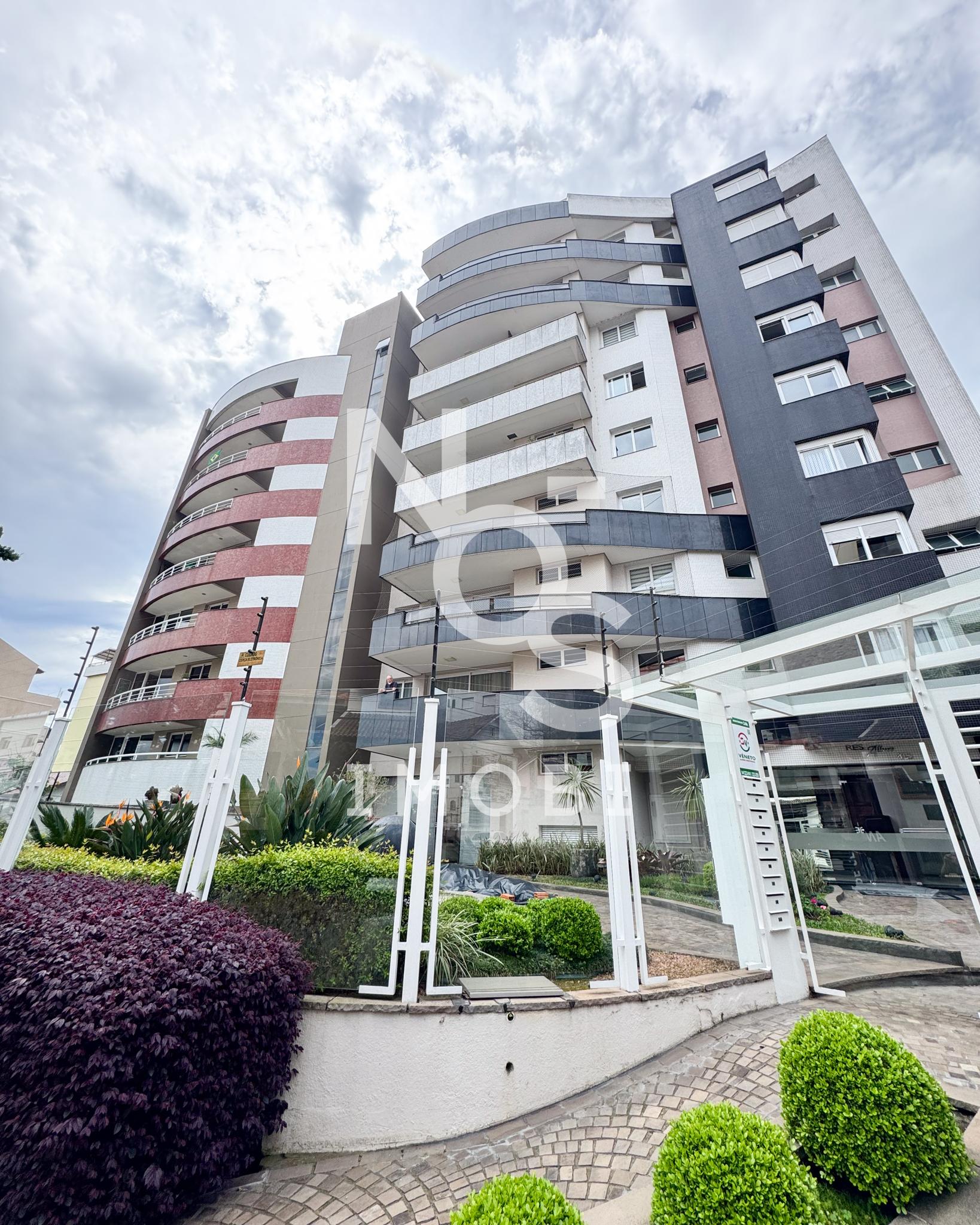 Apartamento com 03 suítes Localizado no bairro São Pelegrino