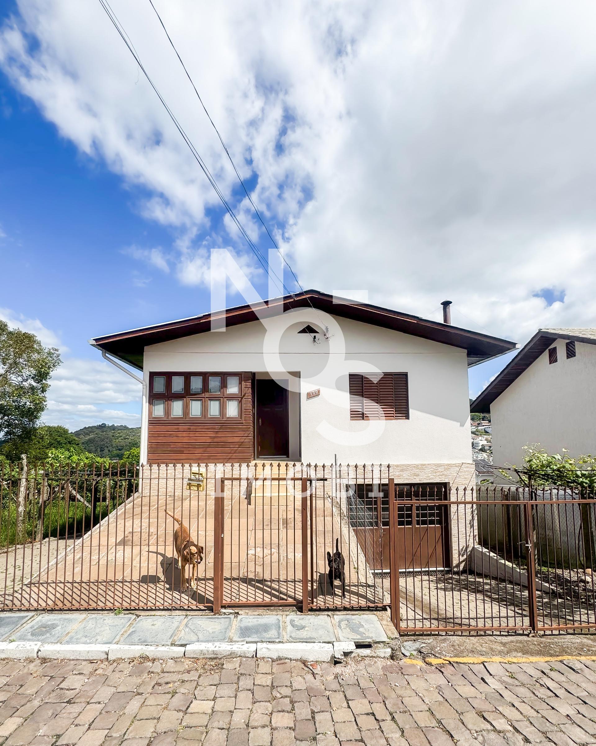 Casa de 02 Pisos Semimobiliada no Bairro Planalto em Antônio P...