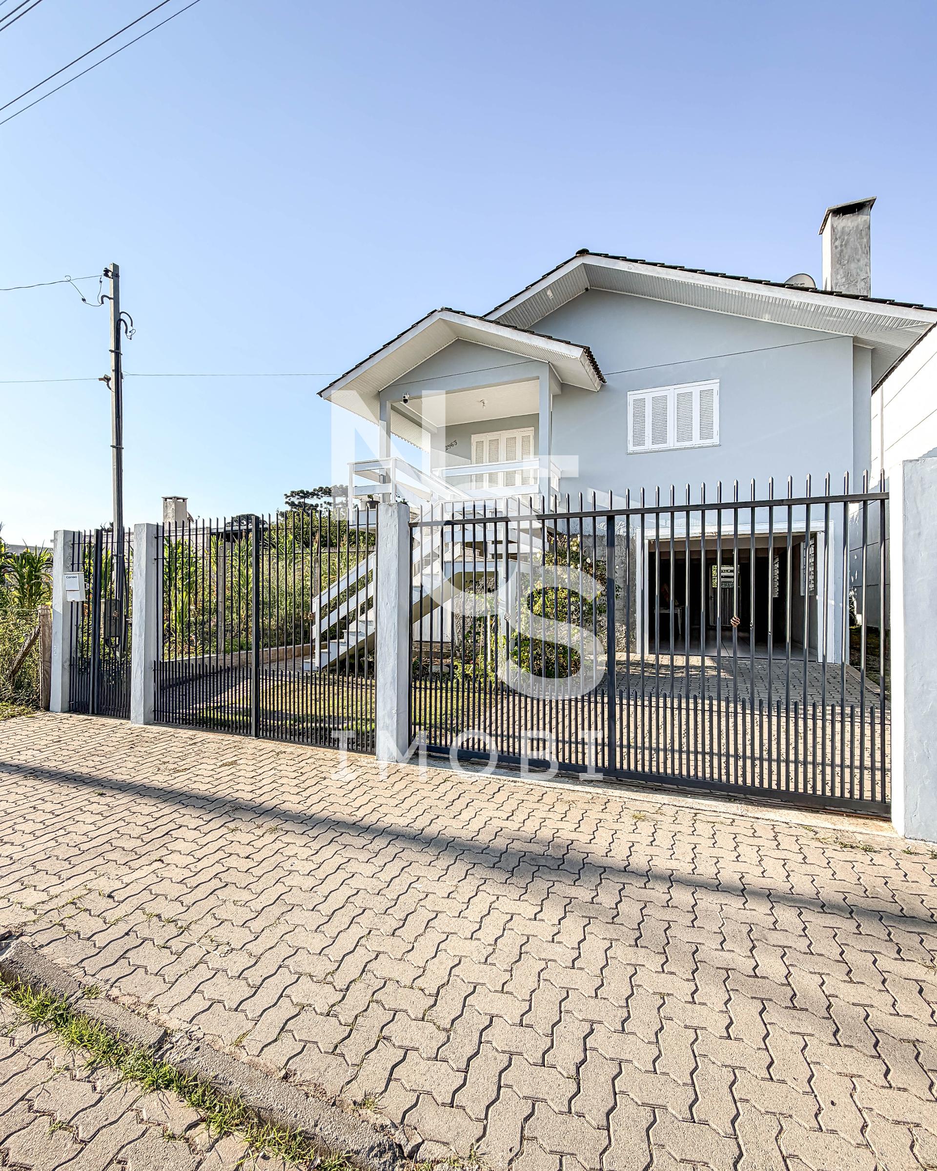 Casa em Alvenaria com 02 Andares e 03 Dormit?rios em Flores da...