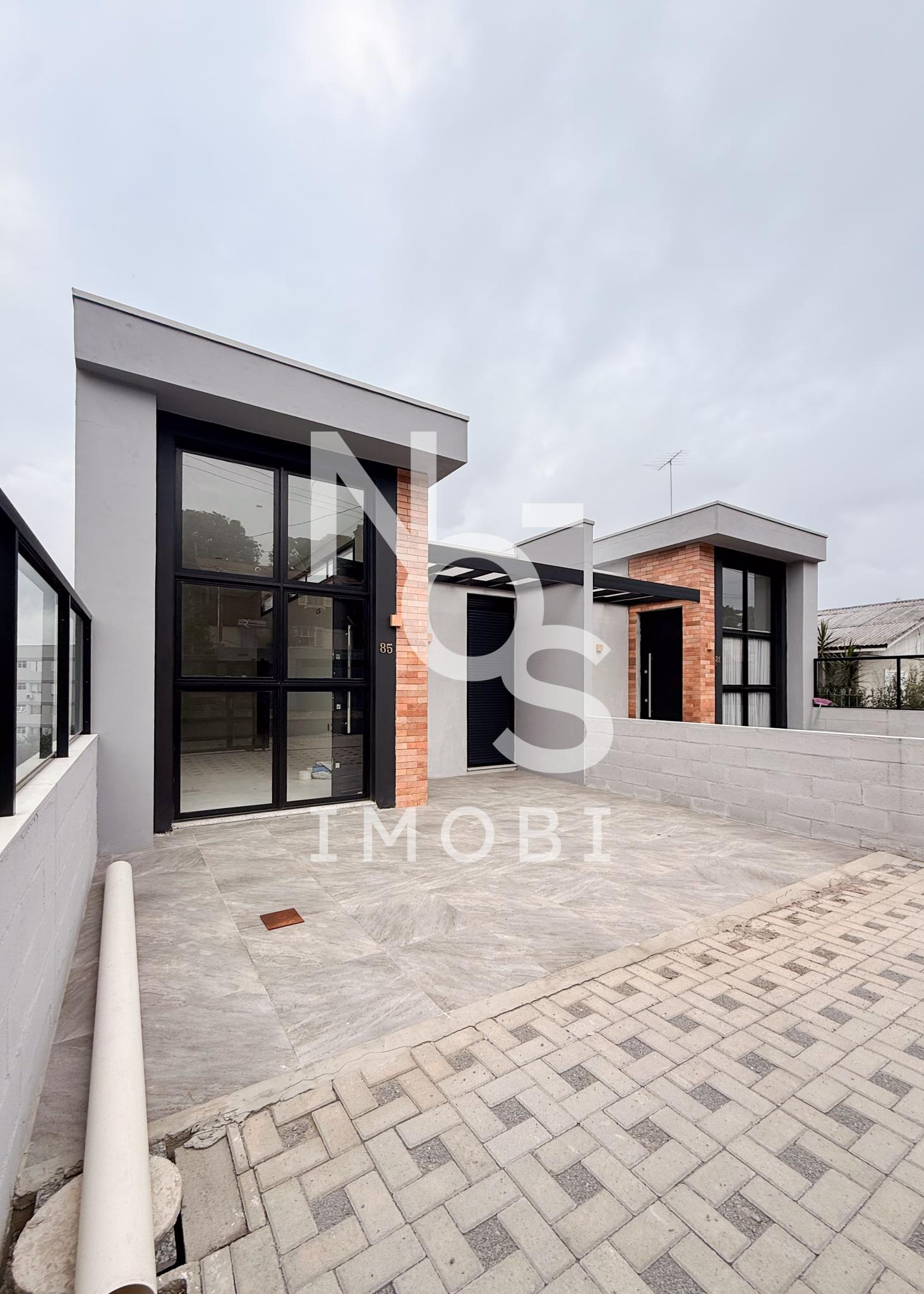 Sobrado com 03 dormitórios localizado no bairro Floresta