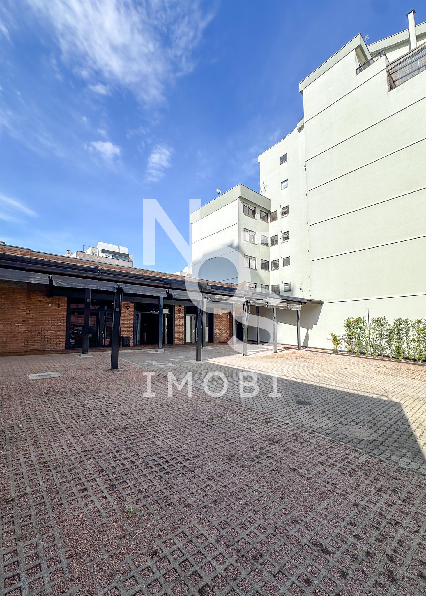 Sala T?rrea com 03 banheiros localizado no bairro S?o Pelgrino,