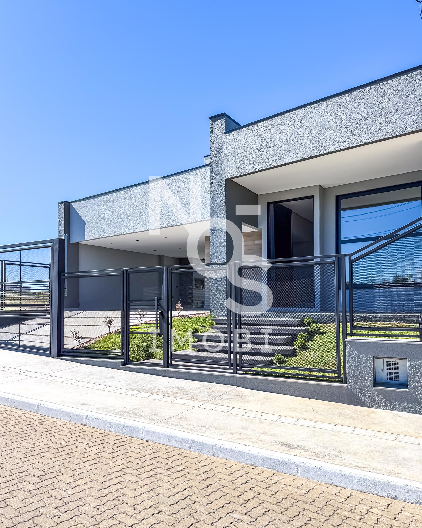 Casa Nova com Piscina em Flores da Cunha  3 Dormitórios