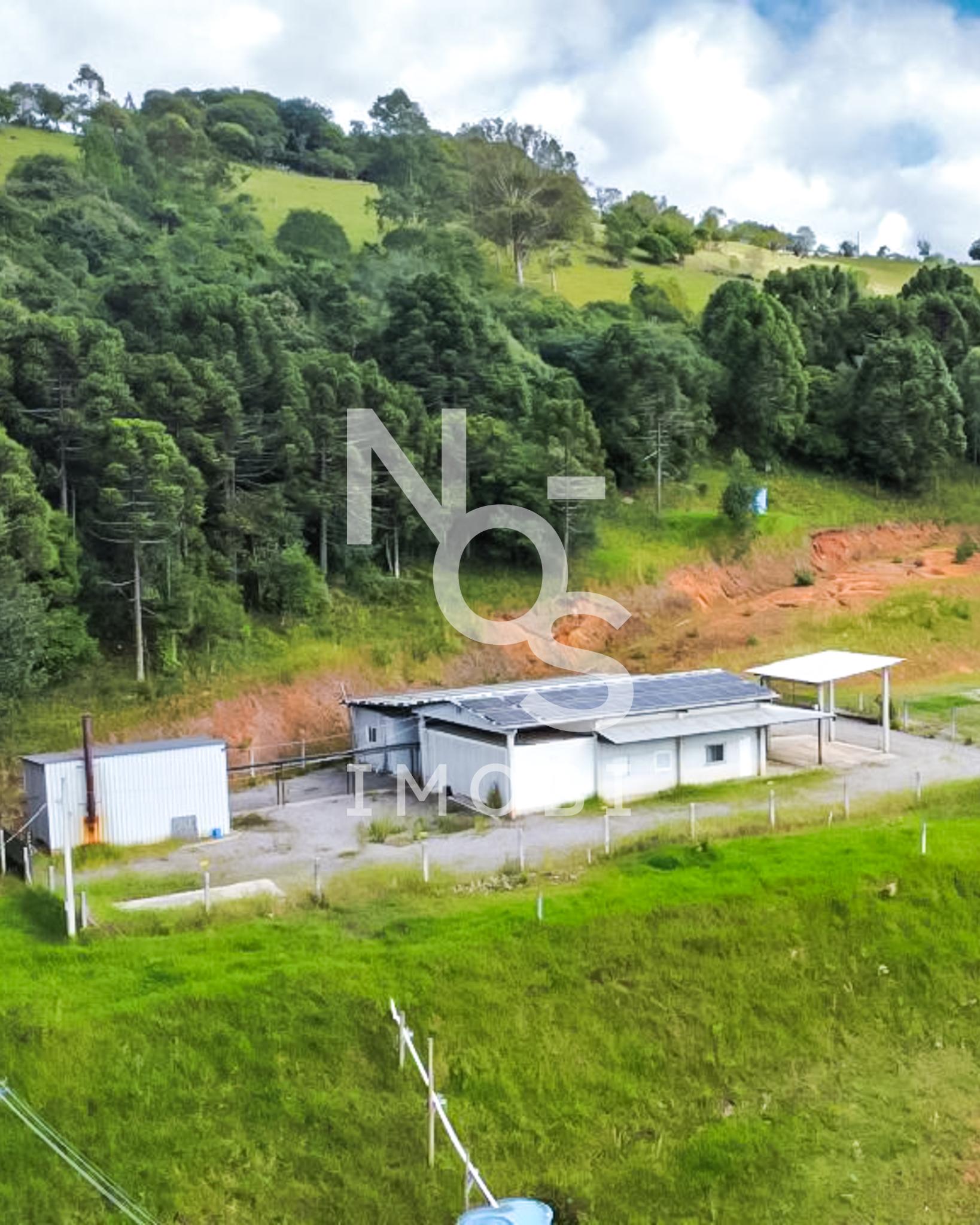 Pavilhão Industrial com Ampla Área de Terra Localizado na Linh...