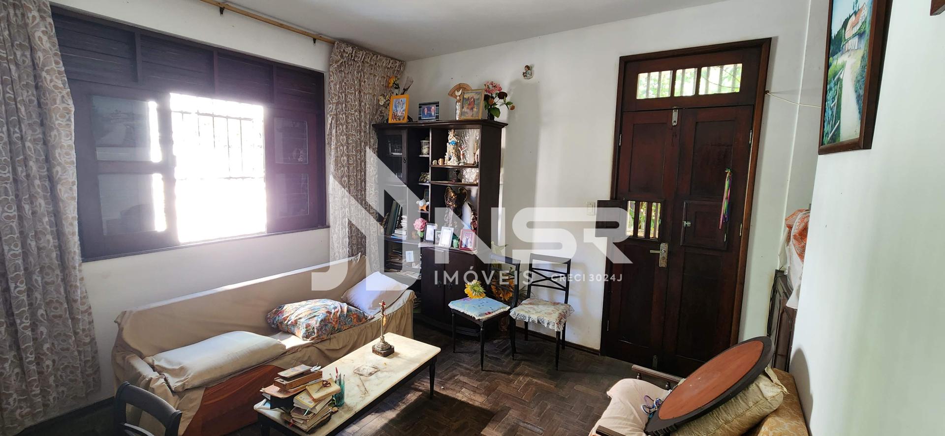 Terreno com 01 casa, 01 im?vel comercial e 02 Kitnets - Nordes...