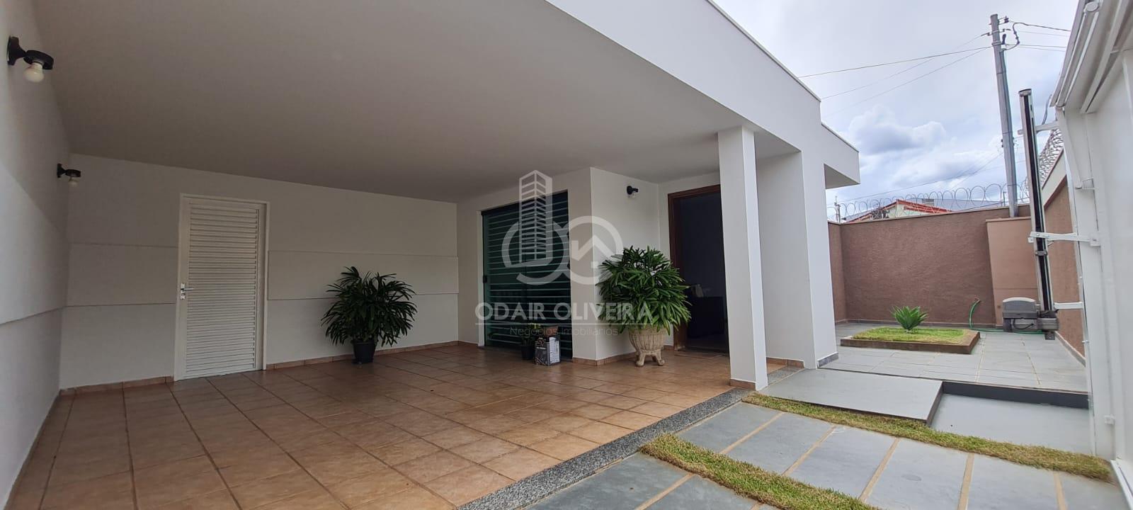 CASA PARA ALUGAR COM 3 DORMITORIOS SENDO 1 SUITE - CENTRO, PASSOS - MG