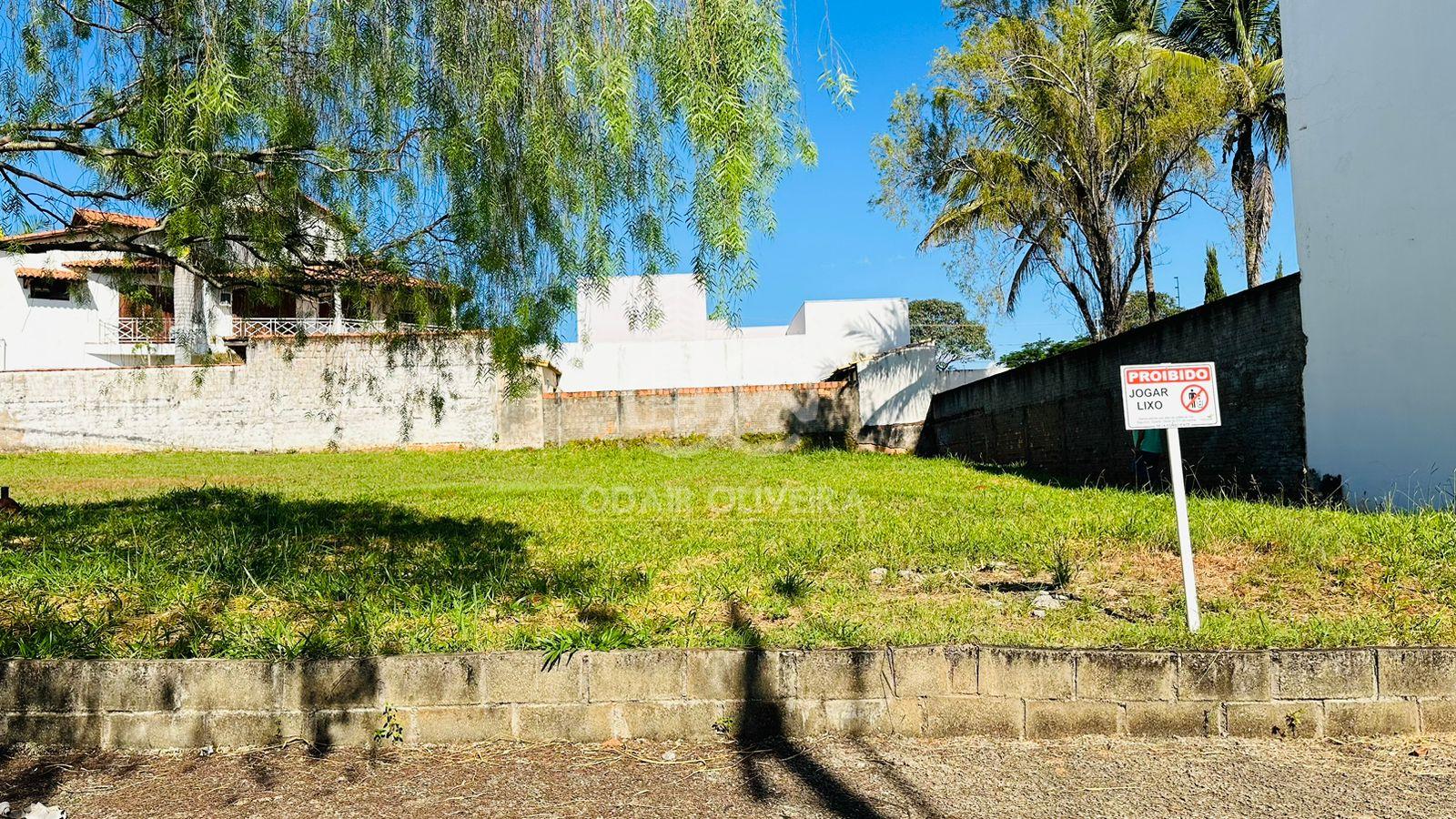 TERRENO PLANO DE 450M PLANO NO CONDOMINIO DAS NAES, PASSOS - MG