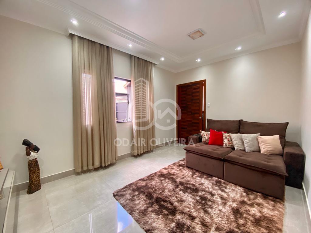 CASA A VENDA NO BAIRRO JARDIM POLIVALENTE EM PASSOS - MG
