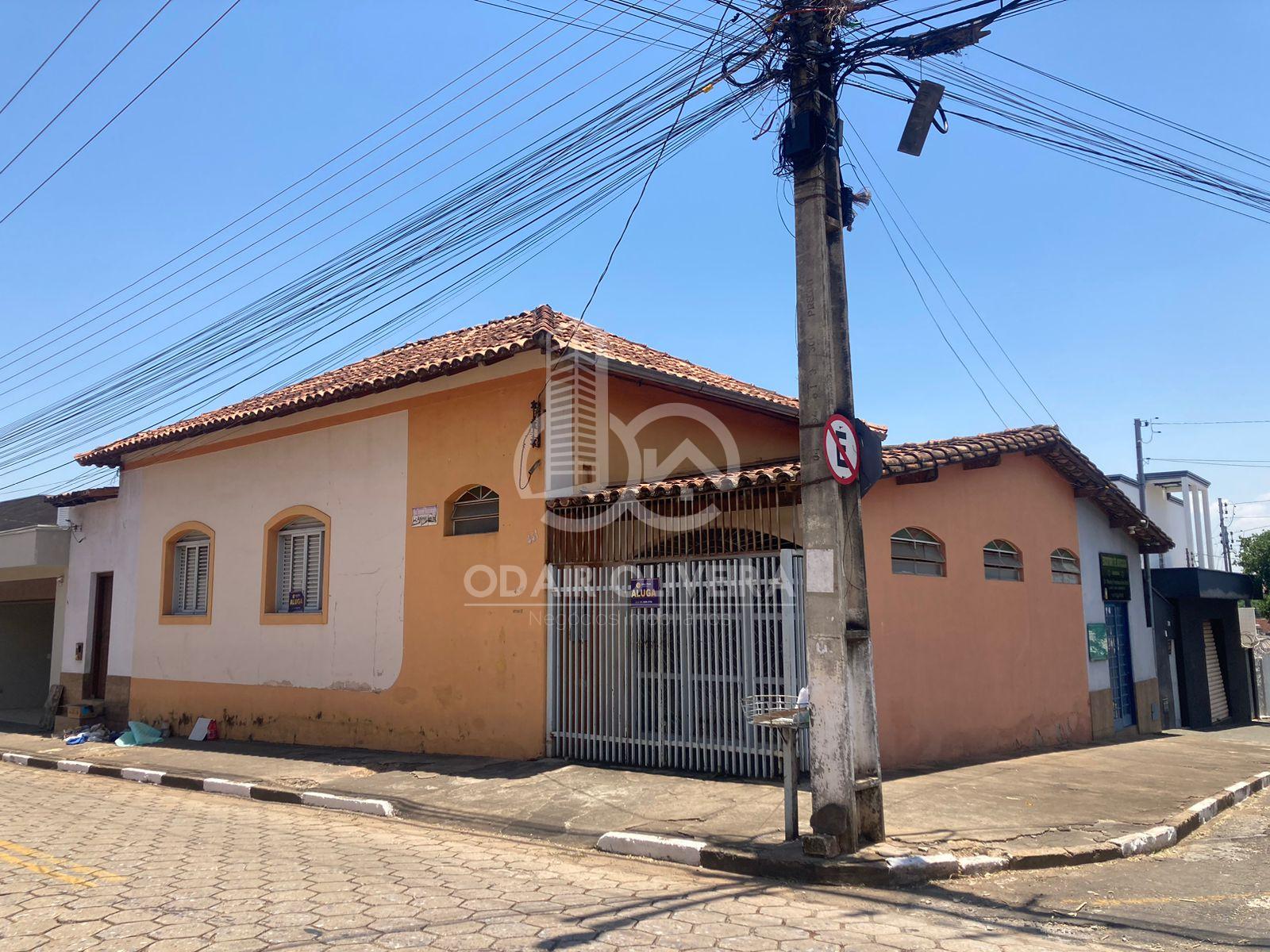 CASA GRANDE COM SUTE, PARA LOCAO NO CENTRO DE PASSOS - PASSOS MG