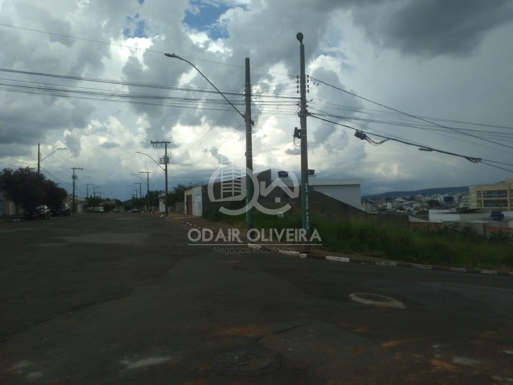 Terreno de esquina com 300m    venda, VILA RICA, PASSOS - MG