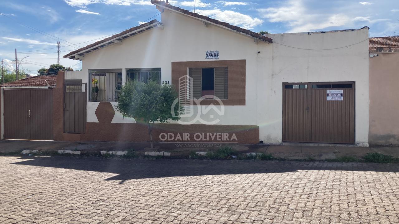 Casa com 300m  de lote  venda, no Bairro  Penha, PASSOS - MG