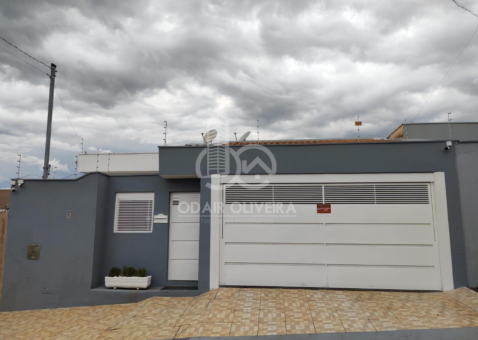 Casa com 3 dormitrios  venda, VILA BETINHO, PASSOS - MG