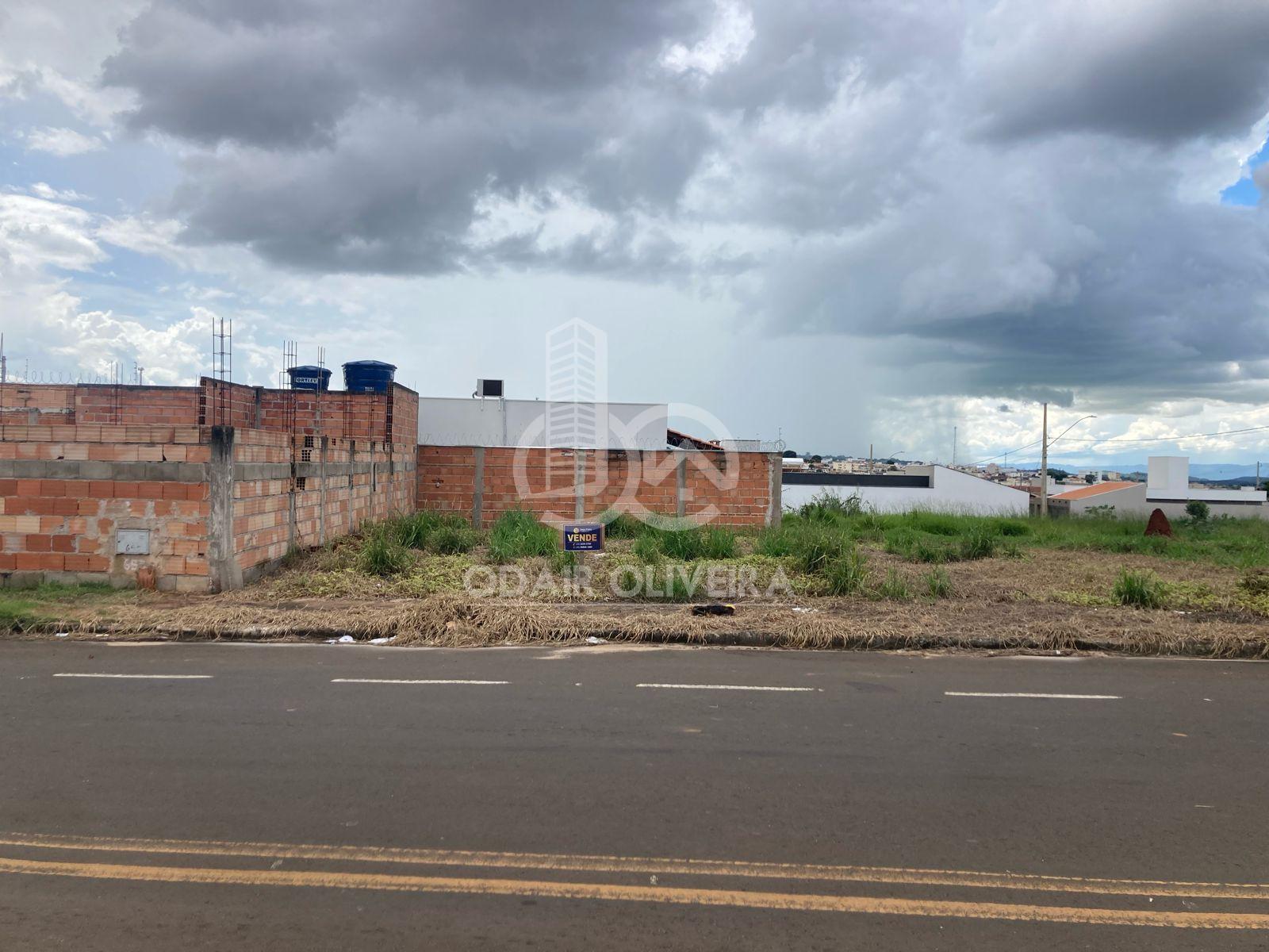 TERRENO DE 211M  TOTALMENTE PLANO NO  VILLAGIO D ITALIA, PASSOS - MG