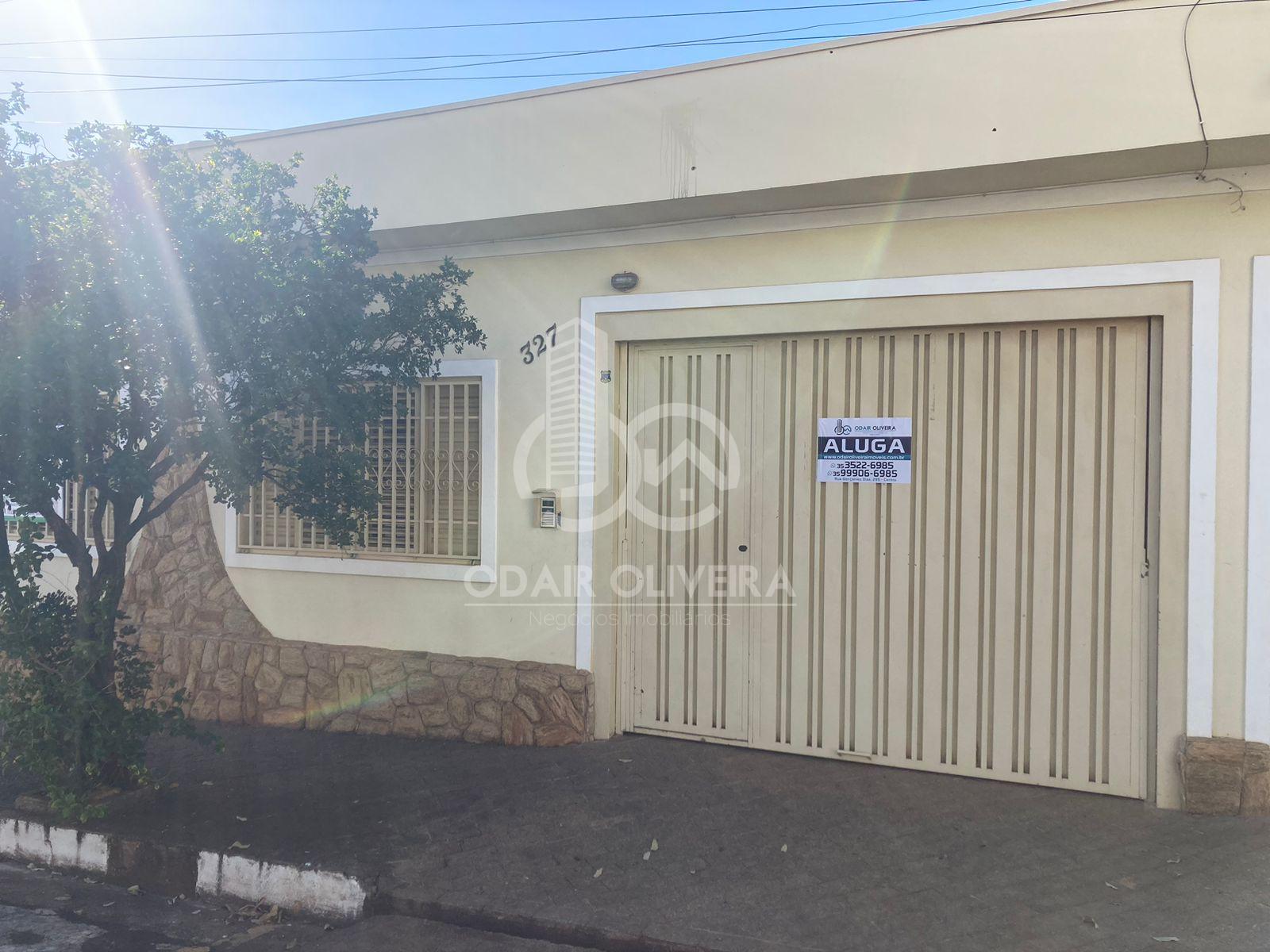 Casa com 3 quartos disponvel para locao, CARMELO, PASSOS - MG