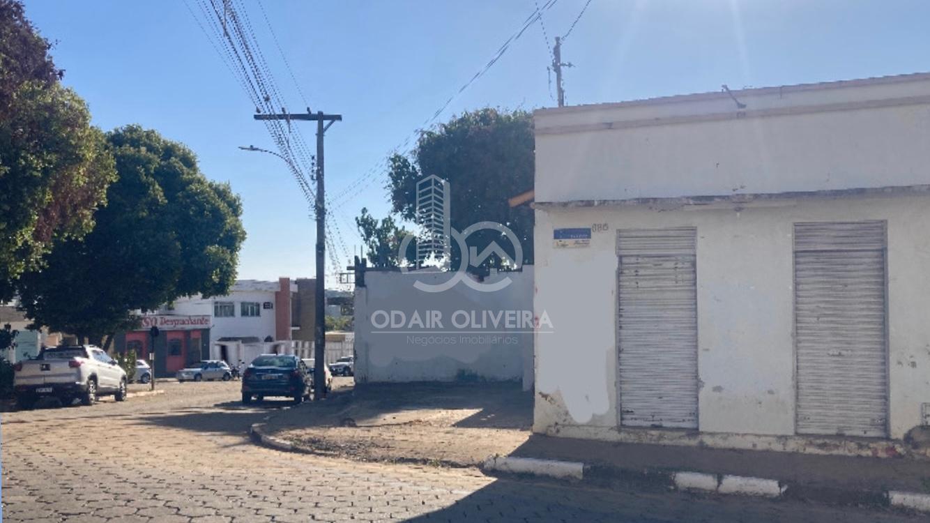 TERRENO DE 400M  A VENDA NO CENTRO DE PASSOS - PASSOS - MG