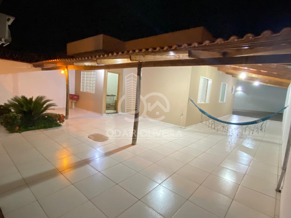 CASA COM 2 DORMITRIOS E VARANDA, A VENDA EM SO JOO BATISTA DO GLRIA - MG