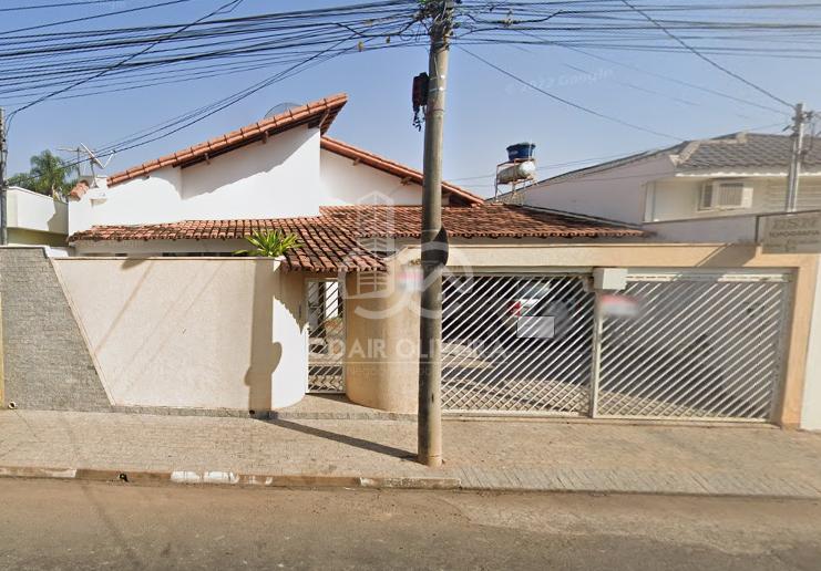 CASA A VENDA COM 2 DORMITRIOS E 2 SUTES NO BAIRRO MUARAMA - PASSOS - MG