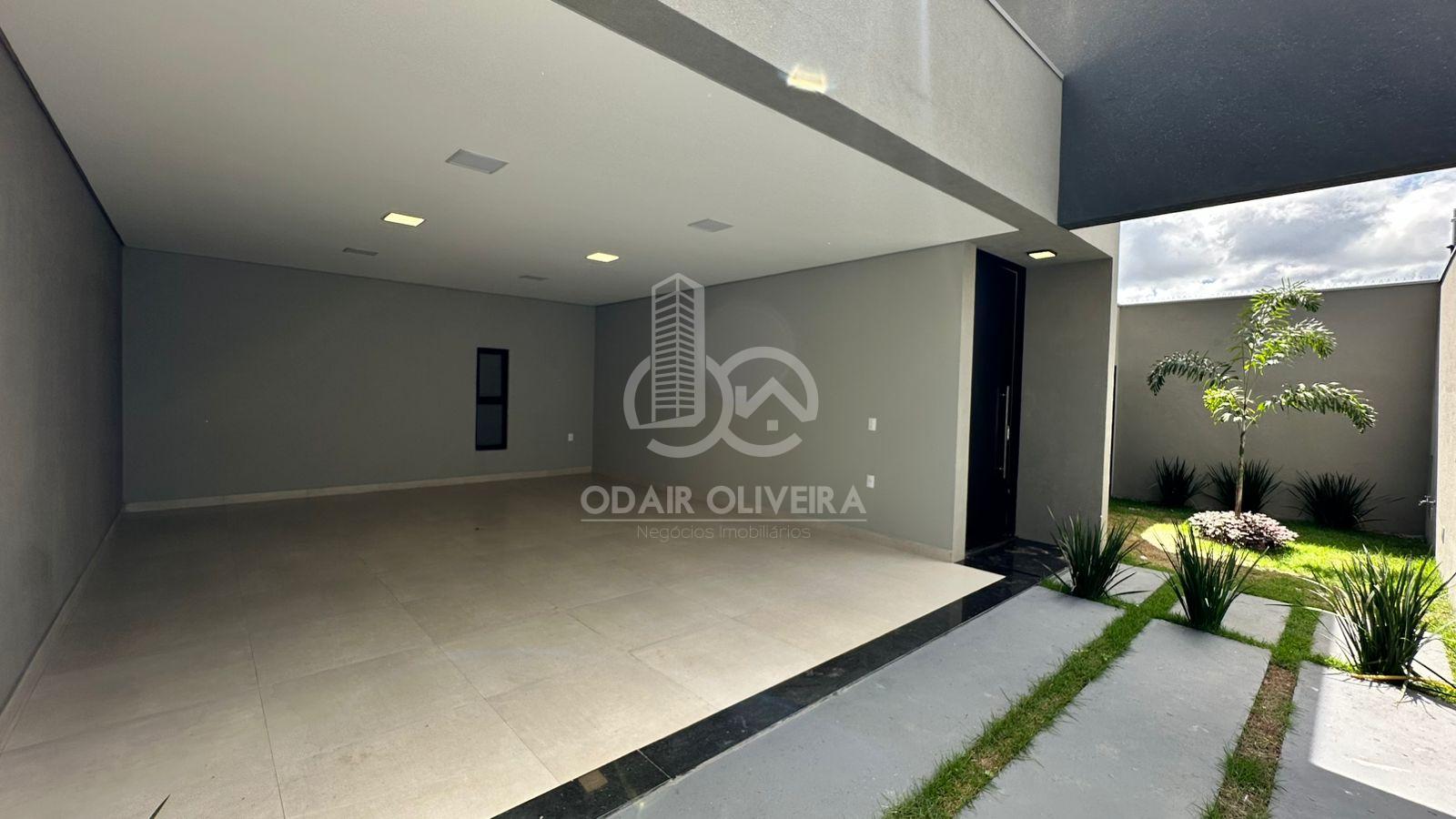 CASA A VENDA COM 3 SUTES COM CLOSET E PISCINA NO BAIRRO ELDORADO, PASSOS - MG