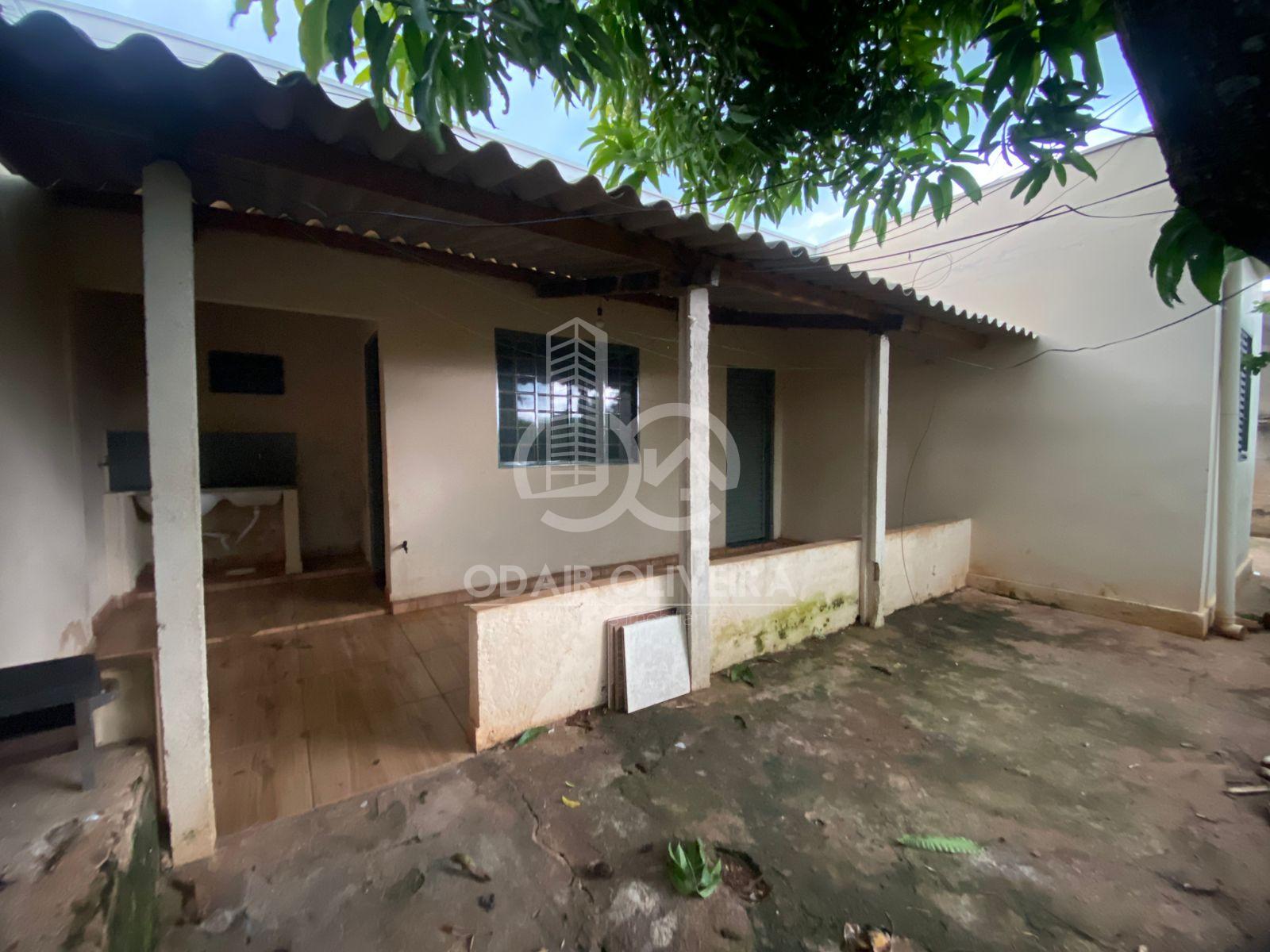 CASA COM 2 DORMITRIOS DISPONVEL PARA LOCAO, NO BAIRRO COIMBRAS - PASSOS - MG
