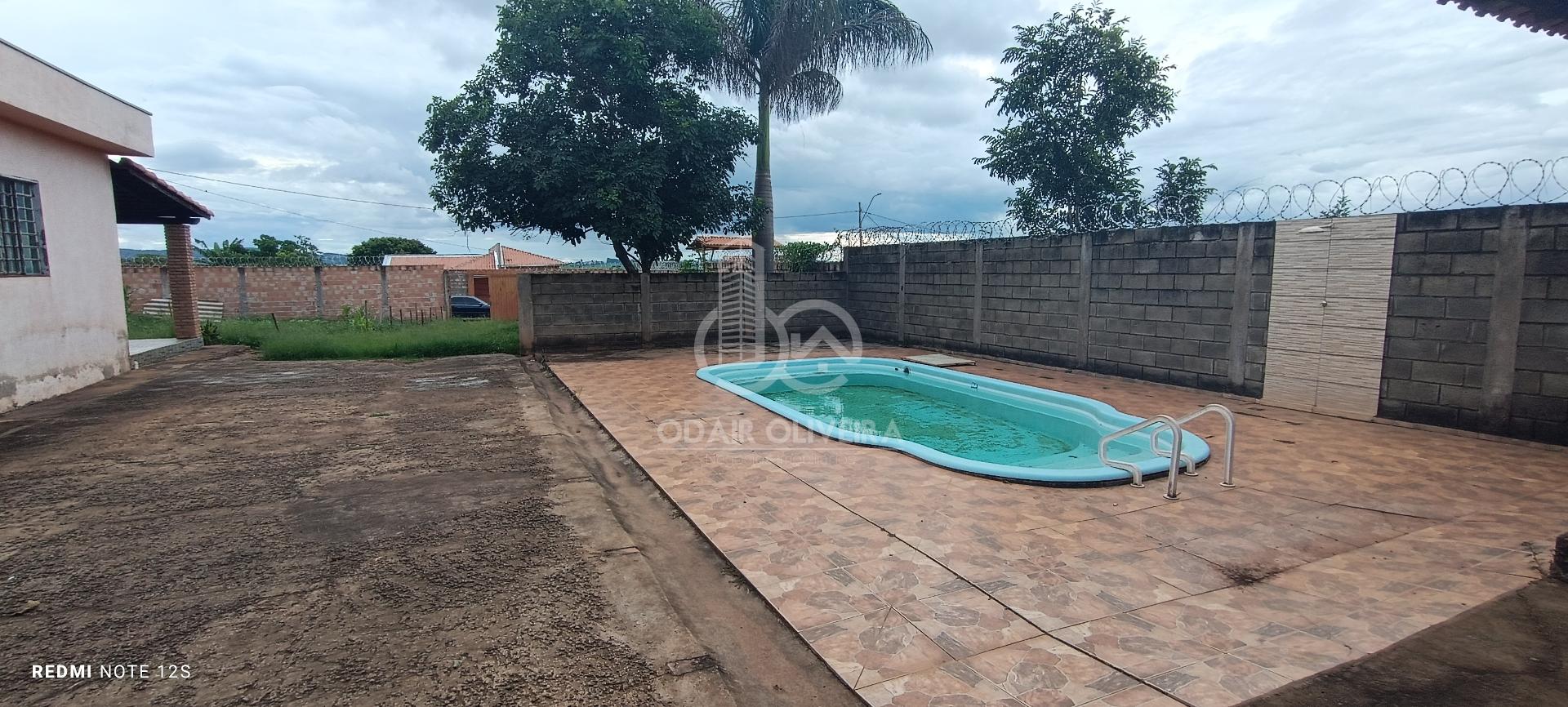Chcara a venda ou para locao, a menos de 1km da cidade .