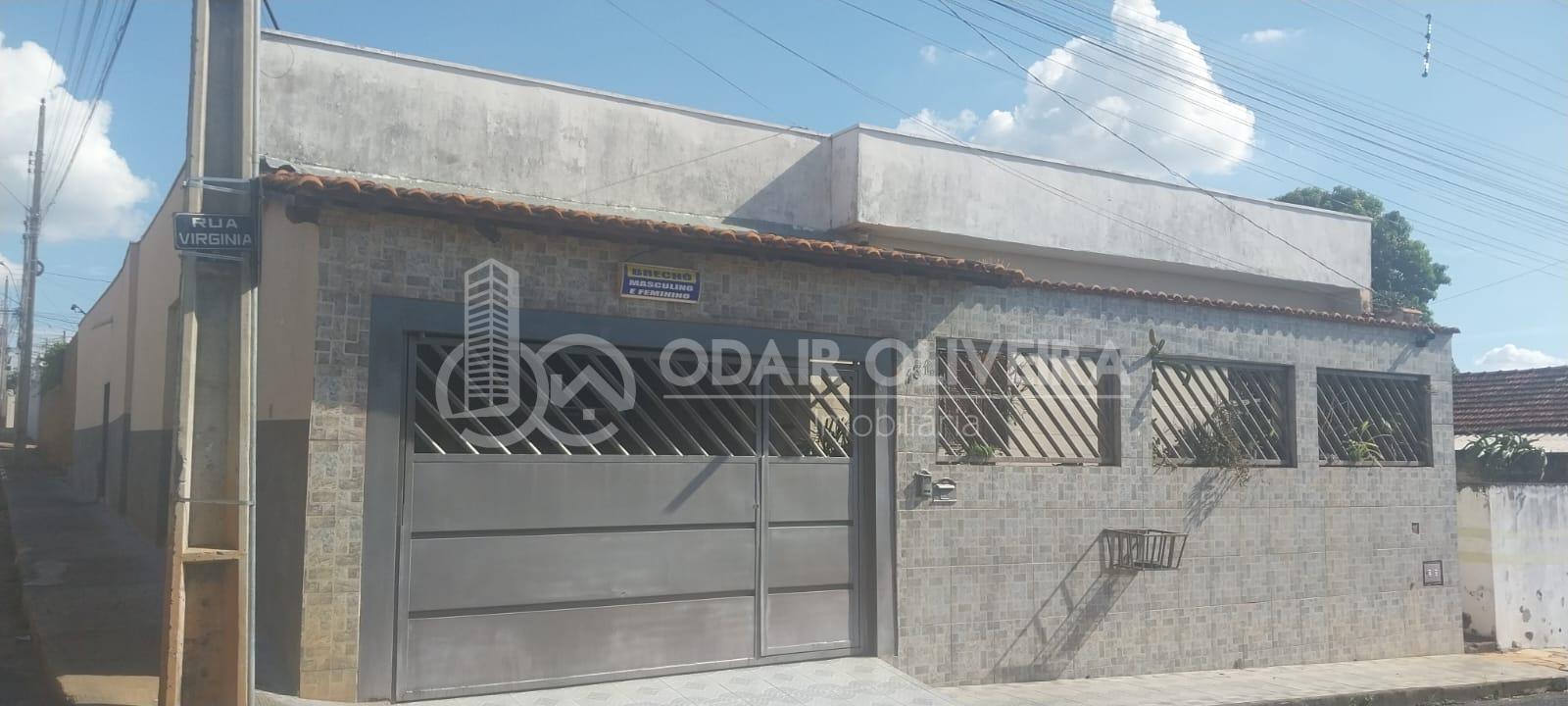 CASA ESPAOSA NO BAIRRO COHAB 2 COM 5 QUARTOS, SENDO 1 SUTE