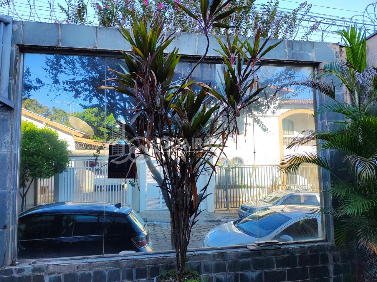 CASA A VENDA COM 2 SUTES E GARAGEM COBERTA NO CENTRO, PASSOS - MG