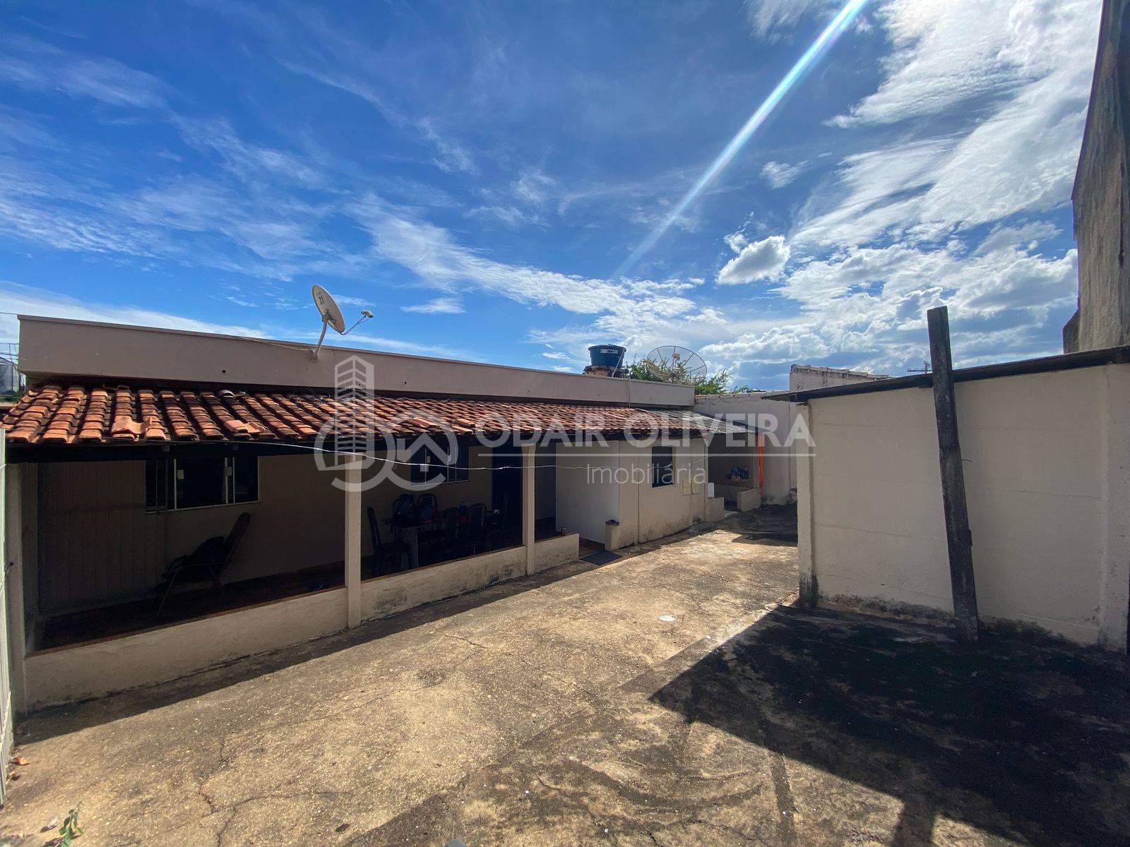 CASA COM 2 DORMITORIOS A VENDA NO BAIRRO EXPOSIO - PASSOS - MG