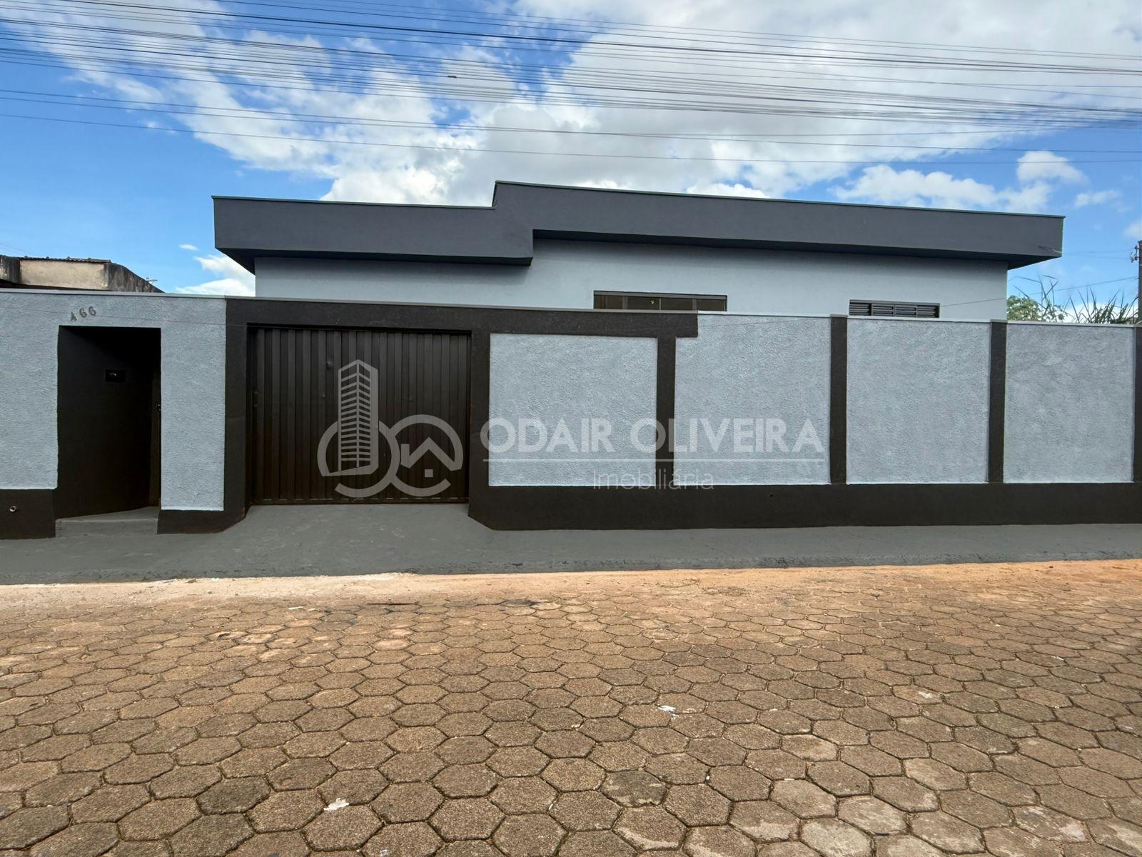 Casa com dois dormitrios amplos  venda, no bairro SANTA LUZIA, PASSOS - MG