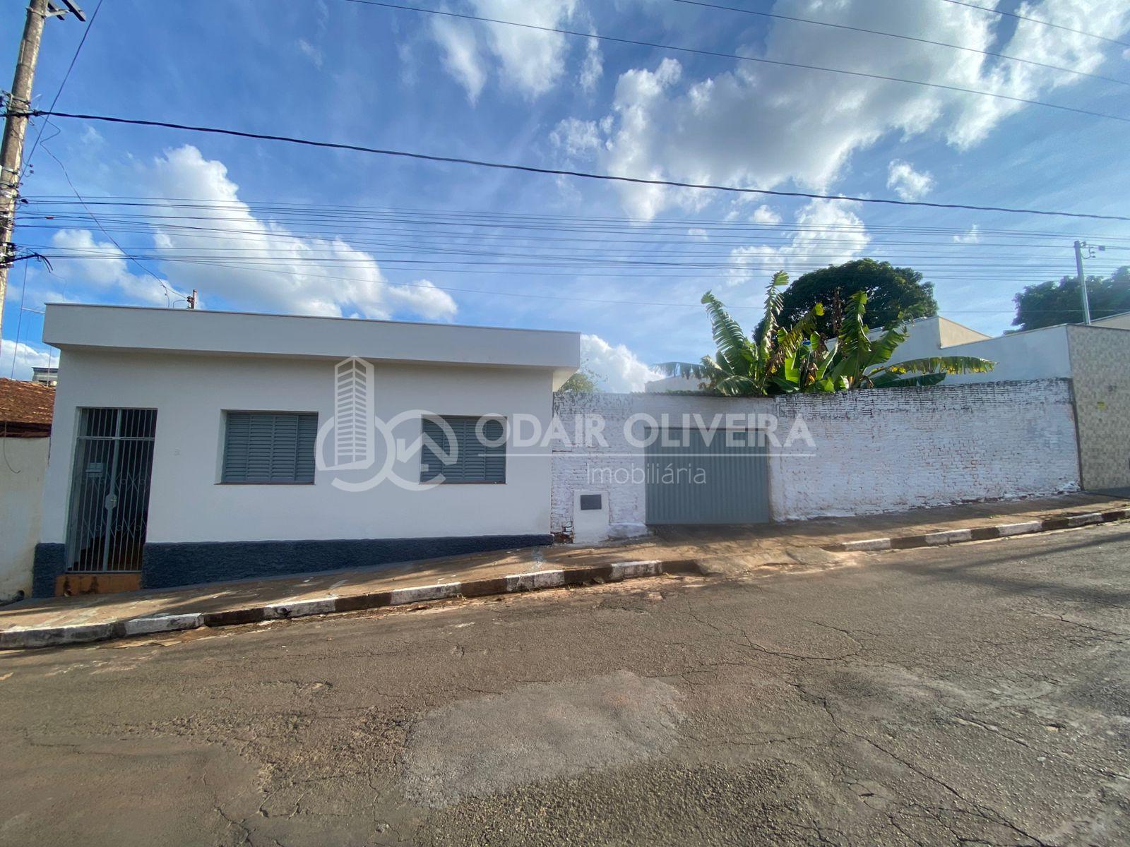 CASA COM 3 DORMITORIOS DISPONOVEL PARA LOCAO - NOVA CALIFORNIA - PASSOS - MG