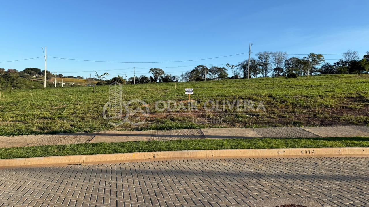LOTE COM QUASE 50M  A VENDA NO CONDOMINIO VALE VERDE II, PASSOS - MG