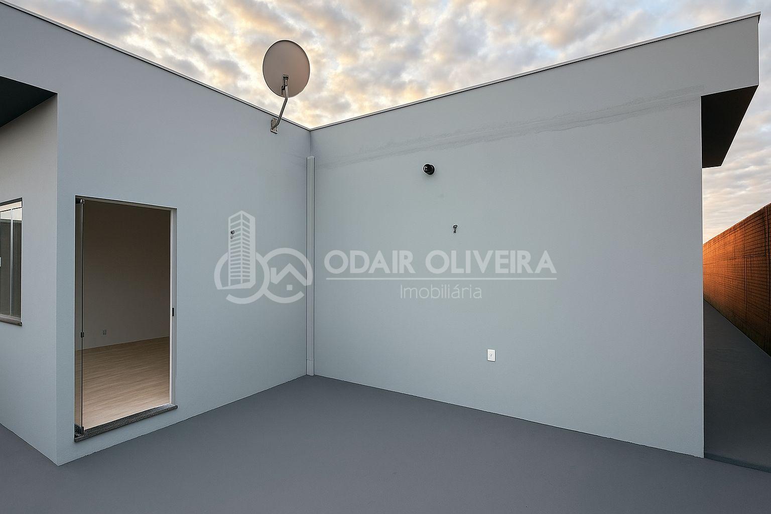 CASA A VENDA COM 3 DORMITORIOS E GARAGEM COBERTA - PASSOS - MG