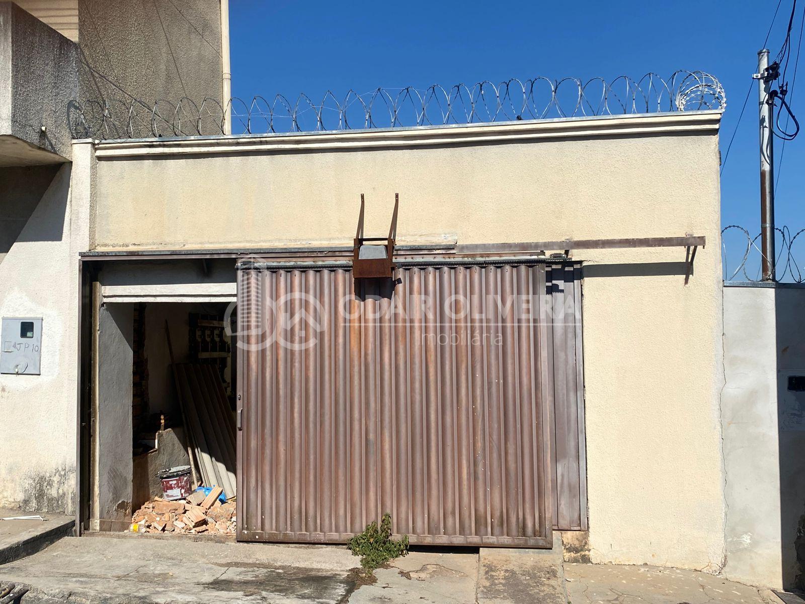 CASA COM 2 DORMITORIOS, GARAGEM DISPONIVEL PARA LOCAAO, POLIVALENTE-PASSOS - MG