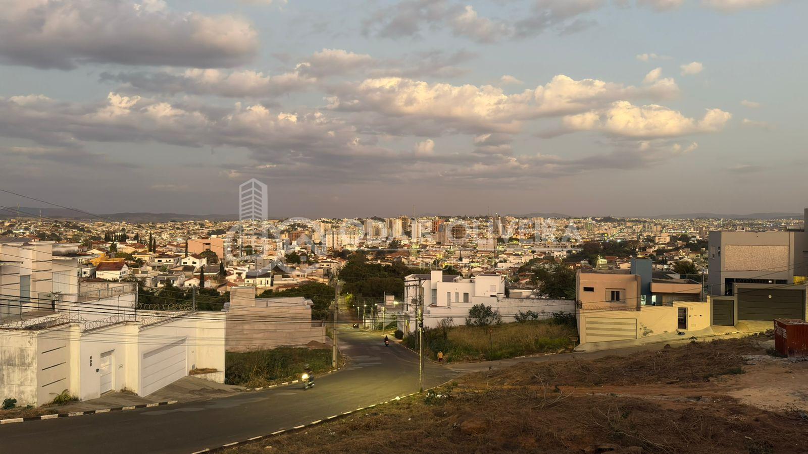 Terreno com vista linda com 300m   venda, JARDIM SATELITE, PASSOS - MG