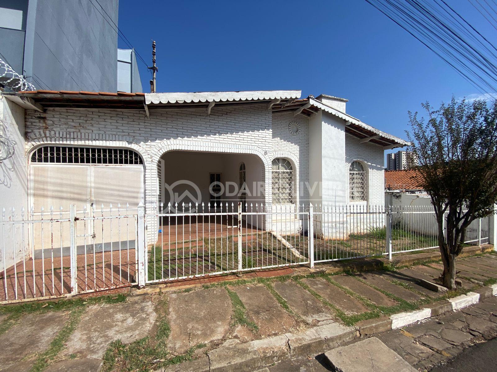 CASA COM 2 DORMITORIOS E 1 SUTE DISPONIVEL PARA LOCAO, NO MUARAMA,PASSOS - MG