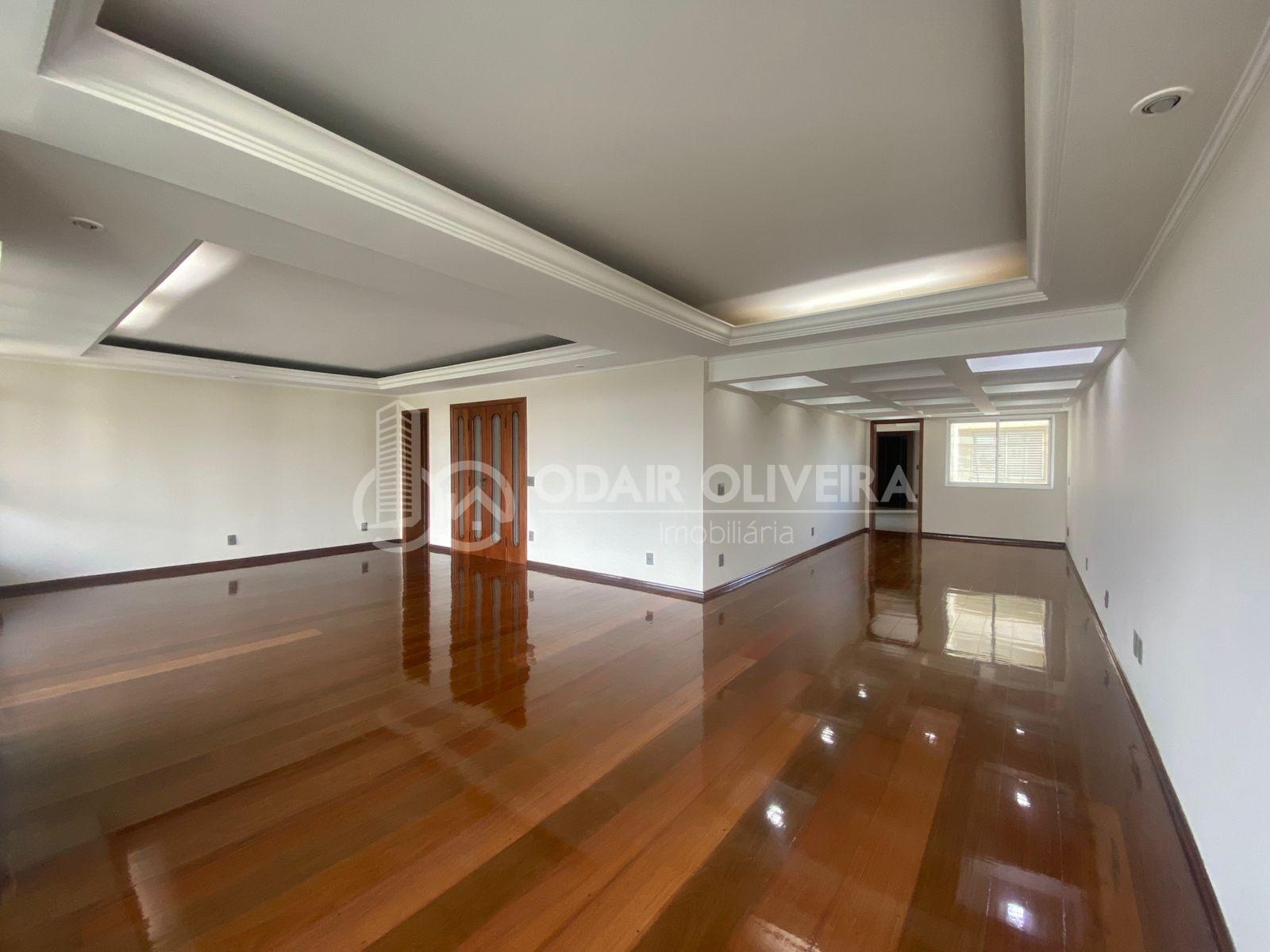 APARTAMENTO EM FRENTE A PRAA DA MATRIZ NO CENTRO, PASSOS - MG