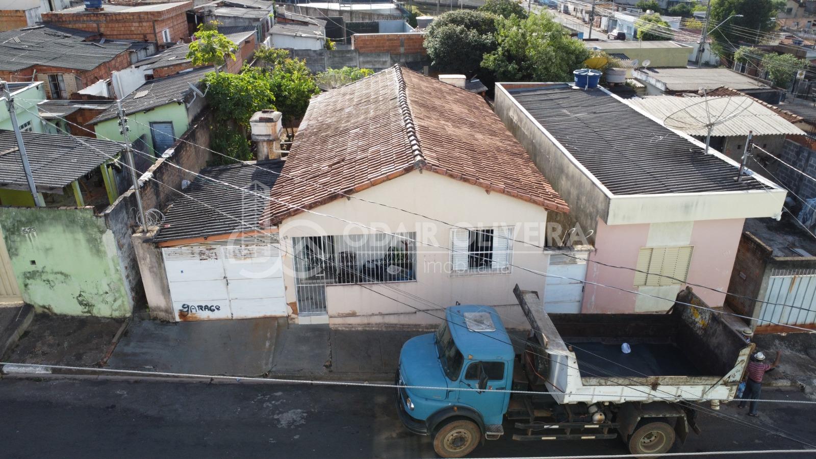CASA A VENDA COM TERRENO DE 293M  NO BAIRRO BELA VISTA - PASSOS - MG