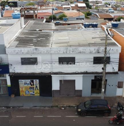 SOBRADO A VENDA COM 487M  DE CONSTRUO NO BAIRRO PENHA, PASSOS - MG