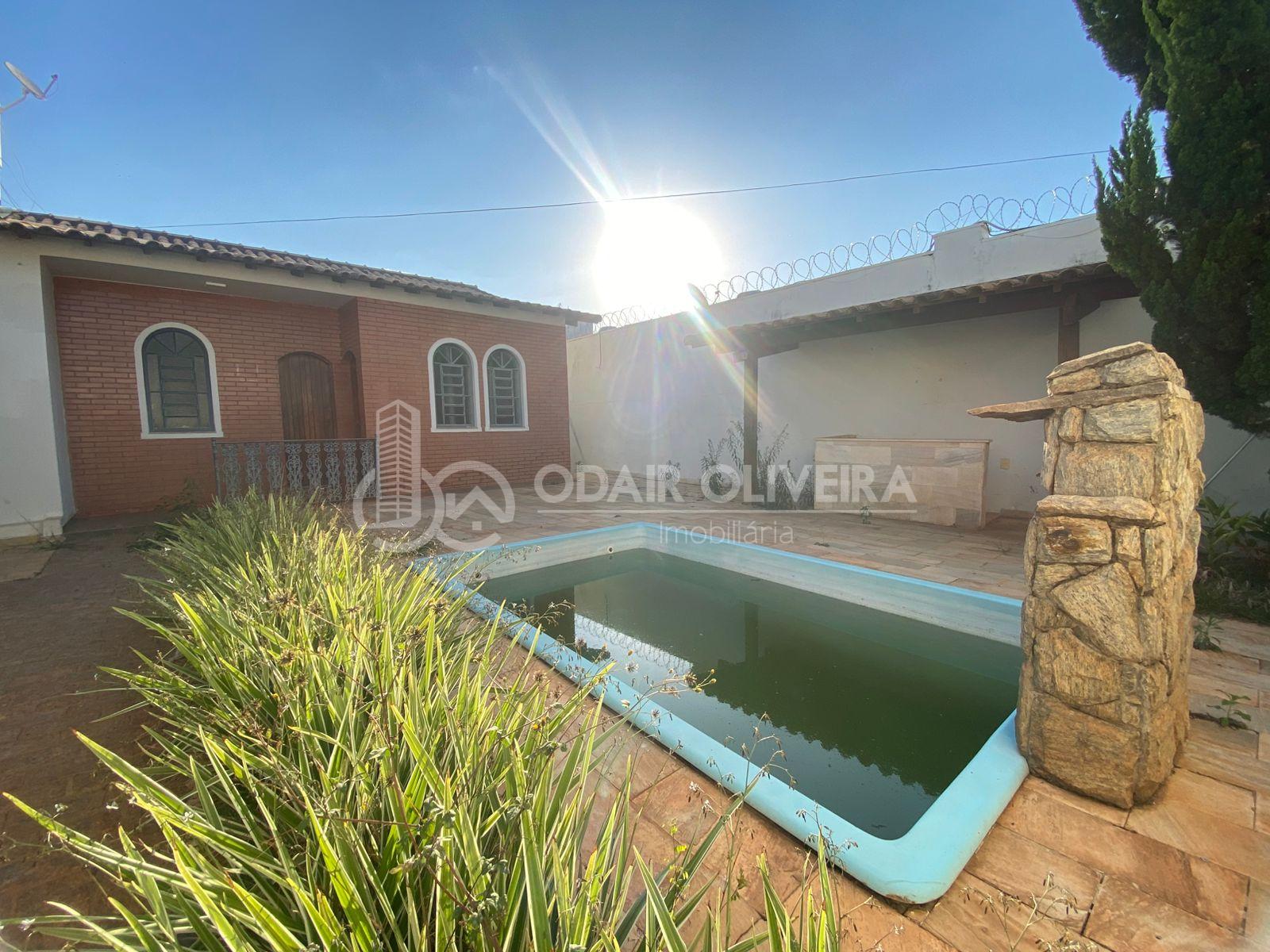 CASA COM 3 DORMITORIOS E PSICINA DISPONIVEL PARA LOCAO, MUARAMA - PASSOS - MG