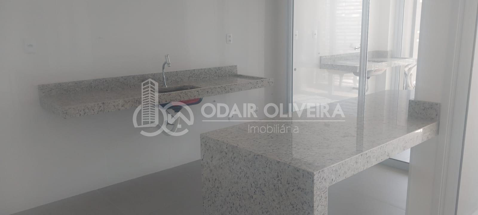 Apartamento com 3 sutes e varanda gourmet com churrasqueira
