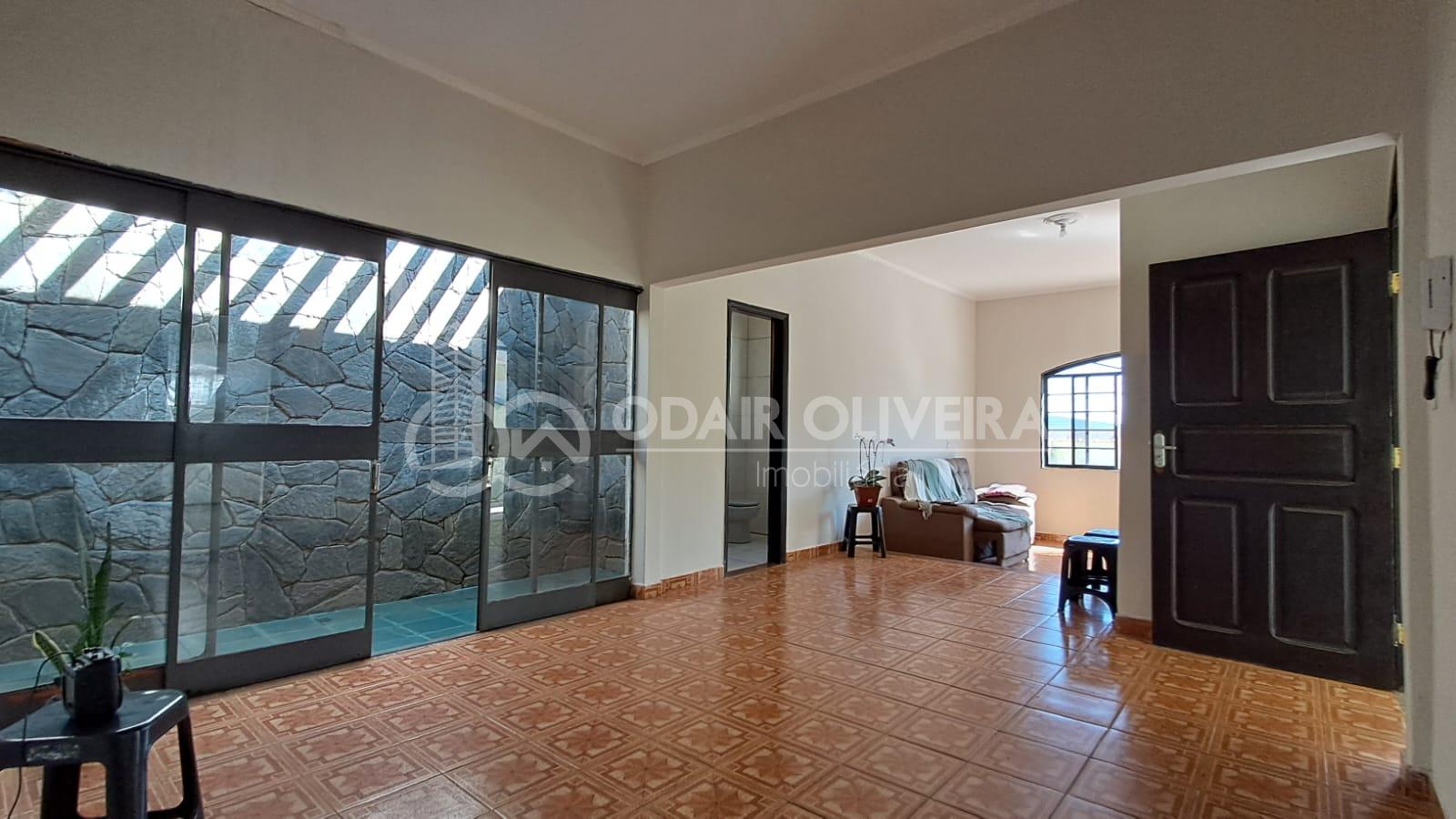 CASA DISPONIVEL, VENDA E LOCAO NO BAIRRO MARIA PARREIRA EM ITAU DE MINAS - MG