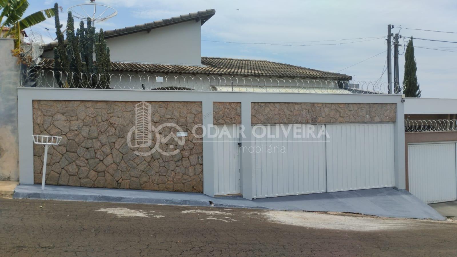 CASA COM 3 DORMITORIOS DISPONIVEL PARA LOCAO JARDIM PANORAMA, PASSOS - MG