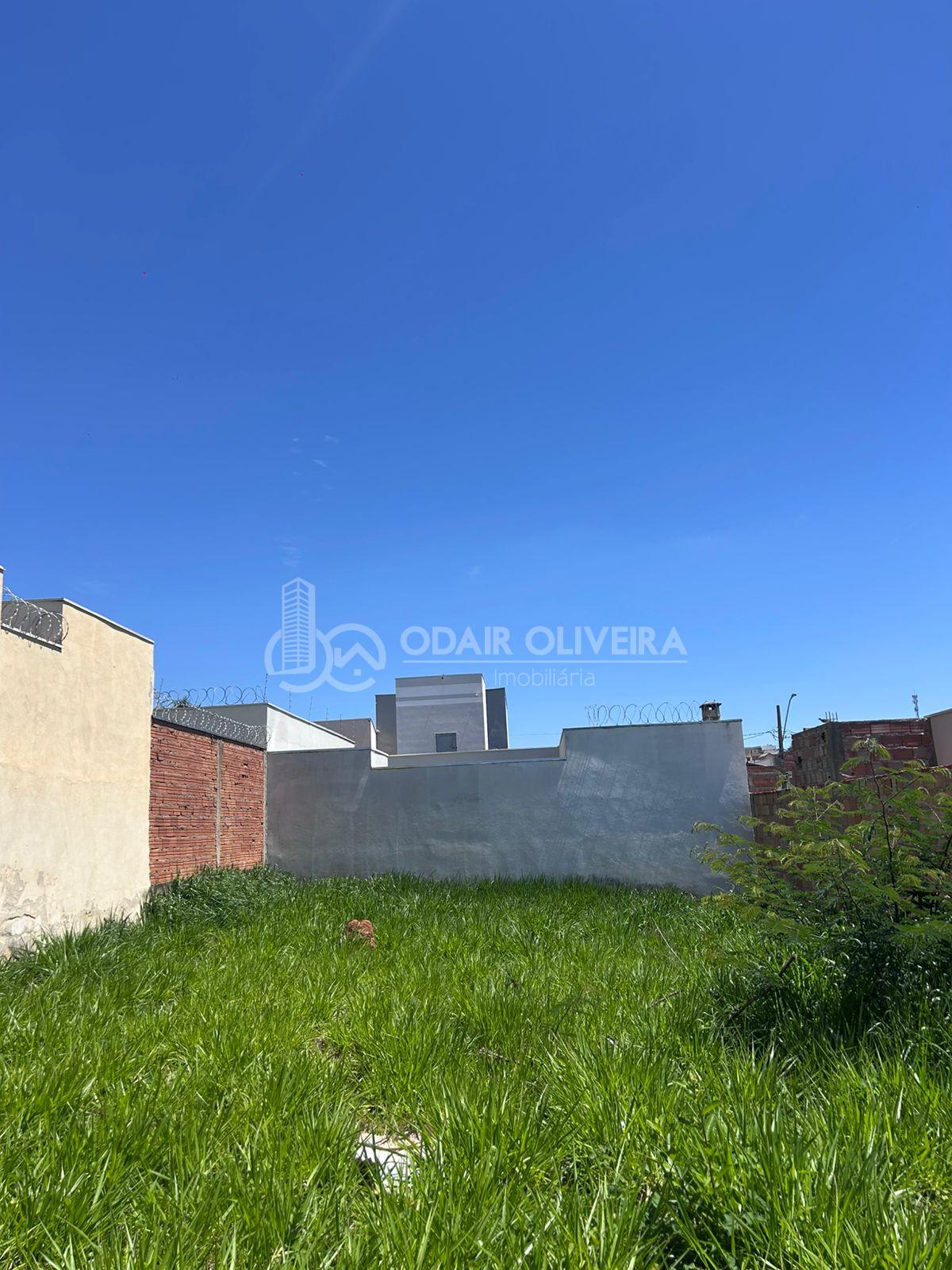 Lote  venda, no bairro Parque das Aroeiras em Passos -MG