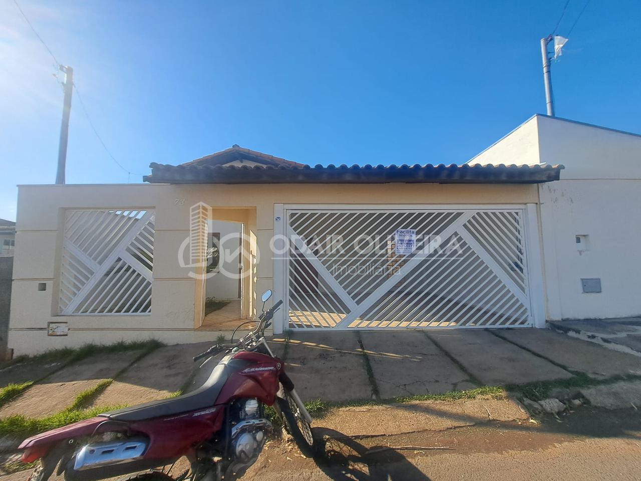 Casa com tr�s quartos sendo 1 su�te para loca��o, Jardim Italia, PASSOS - MG