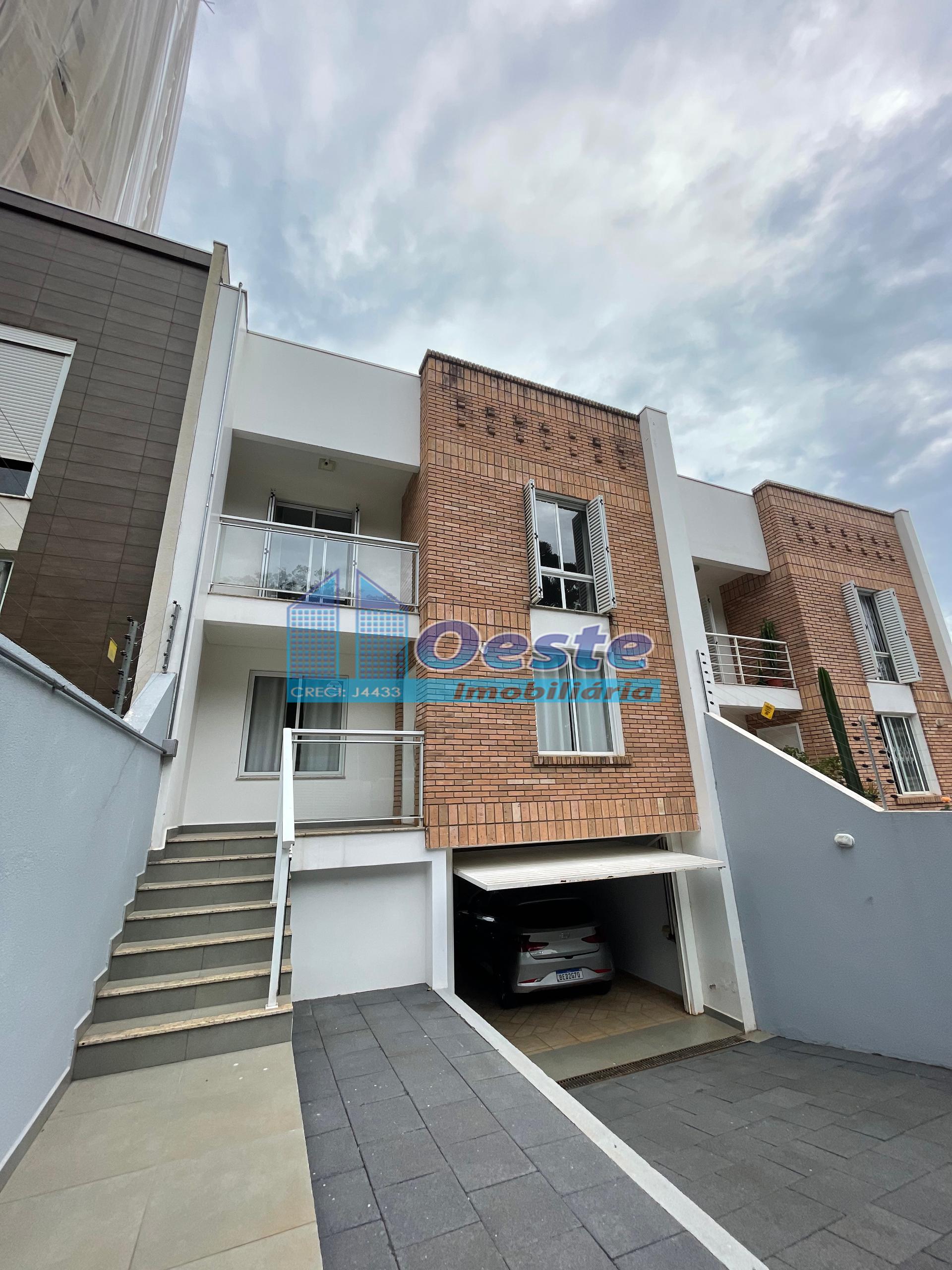 SOBRADO A VENDA DE 235M² NO COUNTRY