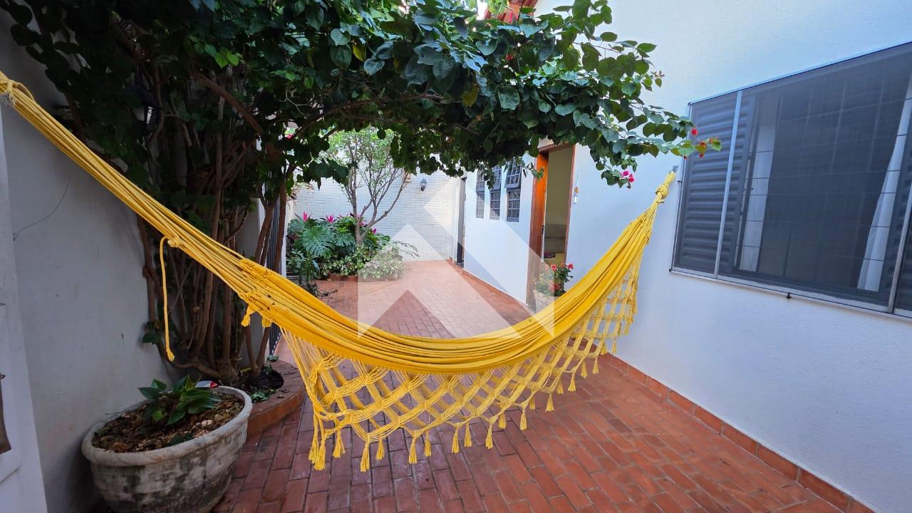 CASA À VENDA BAIRRO CENTRO, SÃO SEBASTIÃO DO PARAÍSO - MG