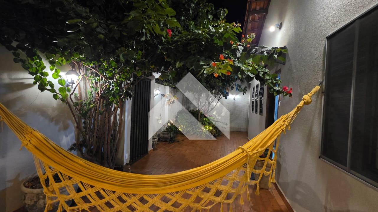 CASA À VENDA BAIRRO CENTRO, SÃO SEBASTIÃO DO PARAÍSO - MG