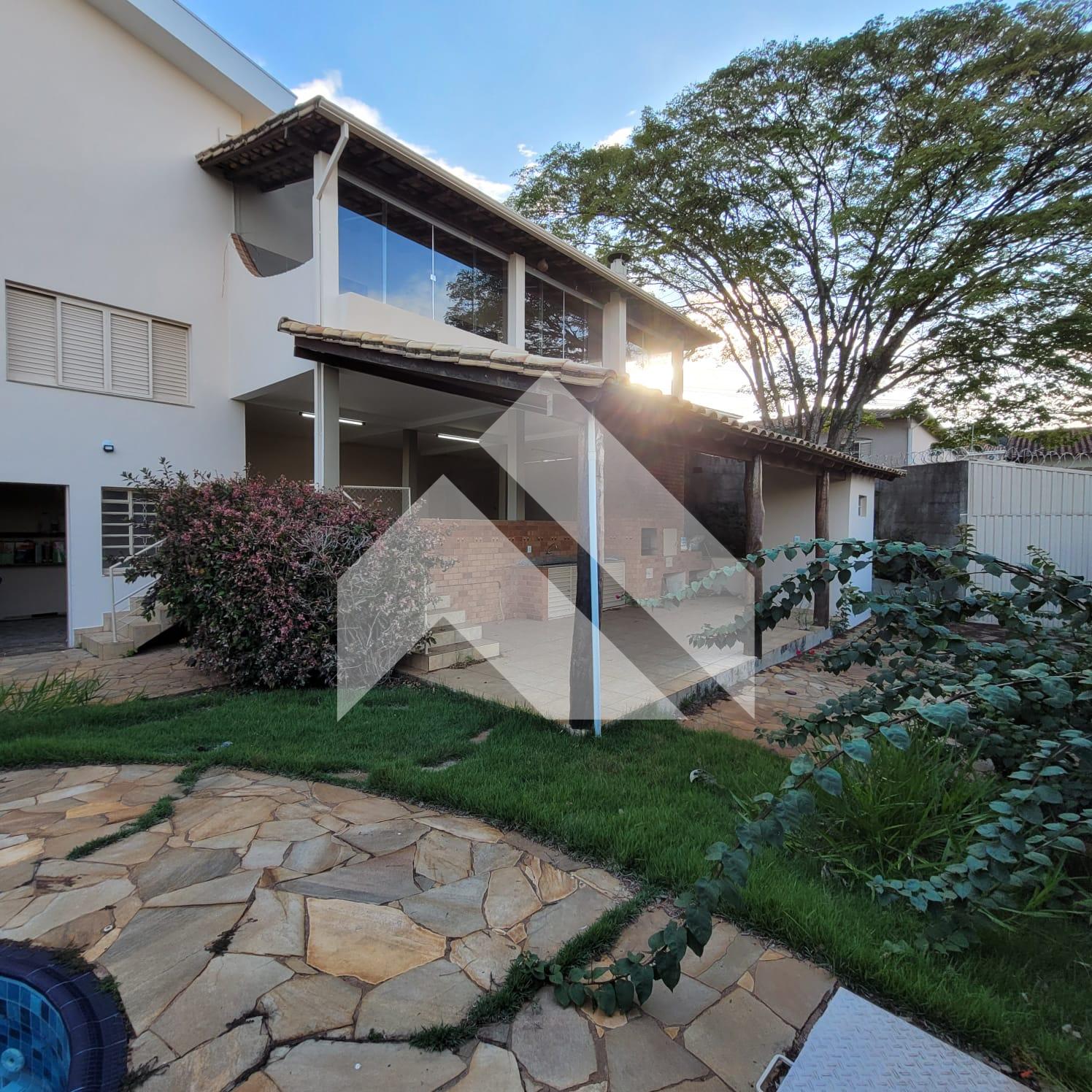 CASA À VENDA NO CENTRO, SÃO SEBASTIÃO DO PARAÍSO - MG